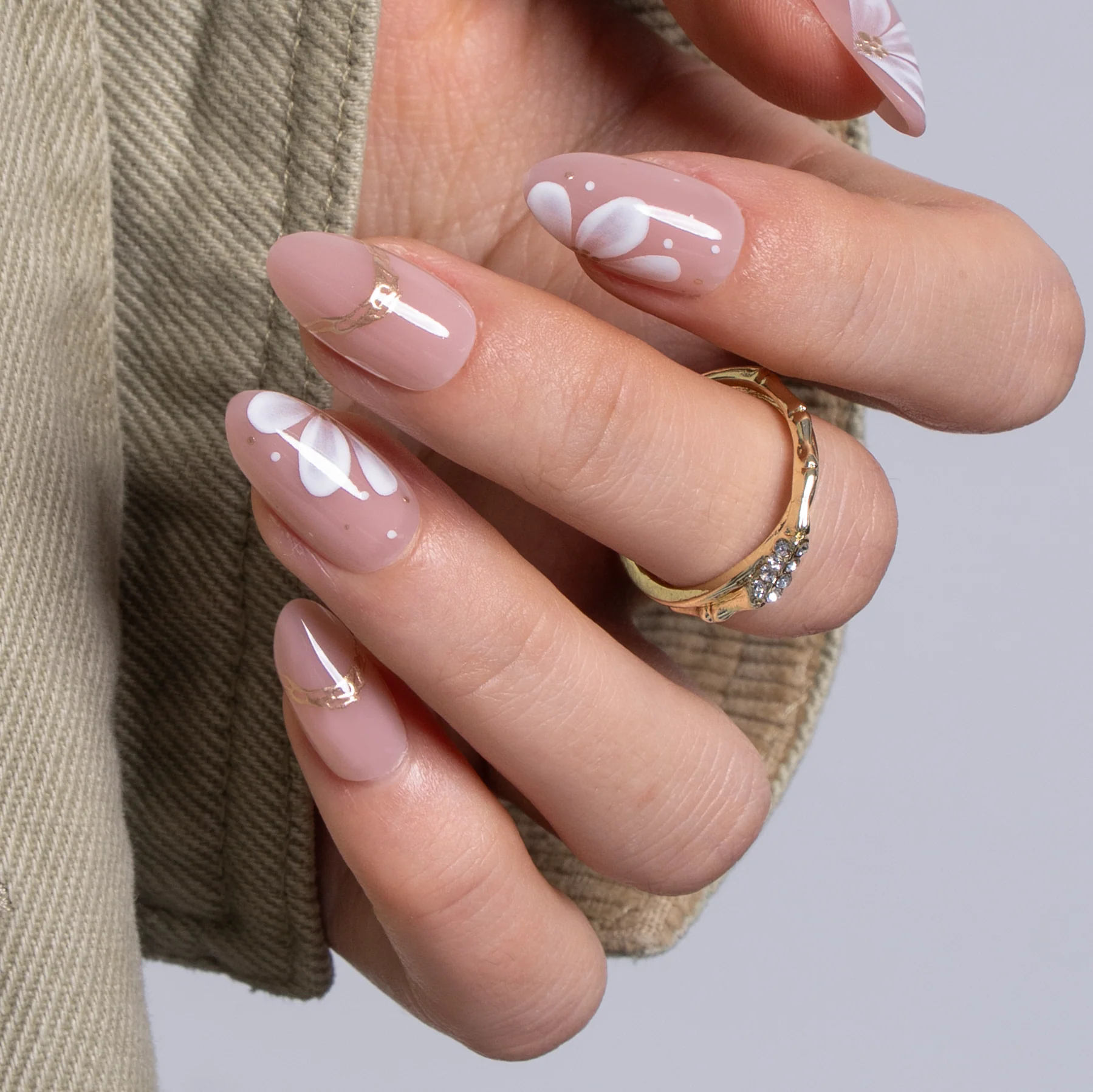 Designer’s Pick | Golden Daisy – S Almond - Image 2