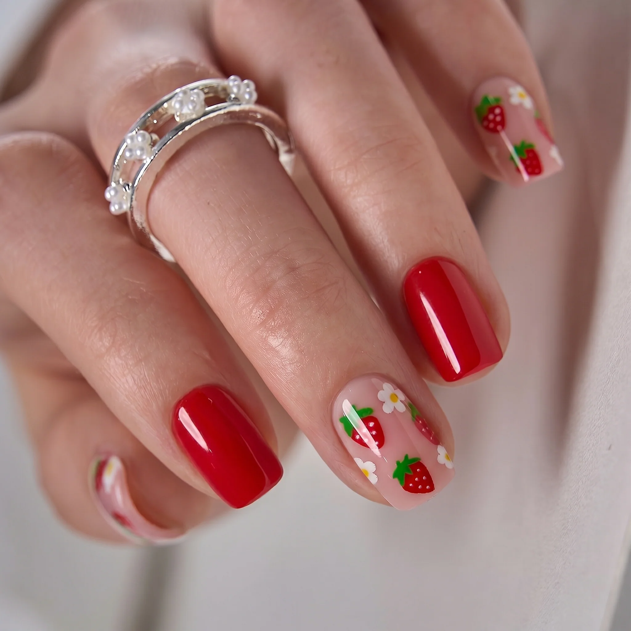 Strawberry Kiss – M Square - Image 2