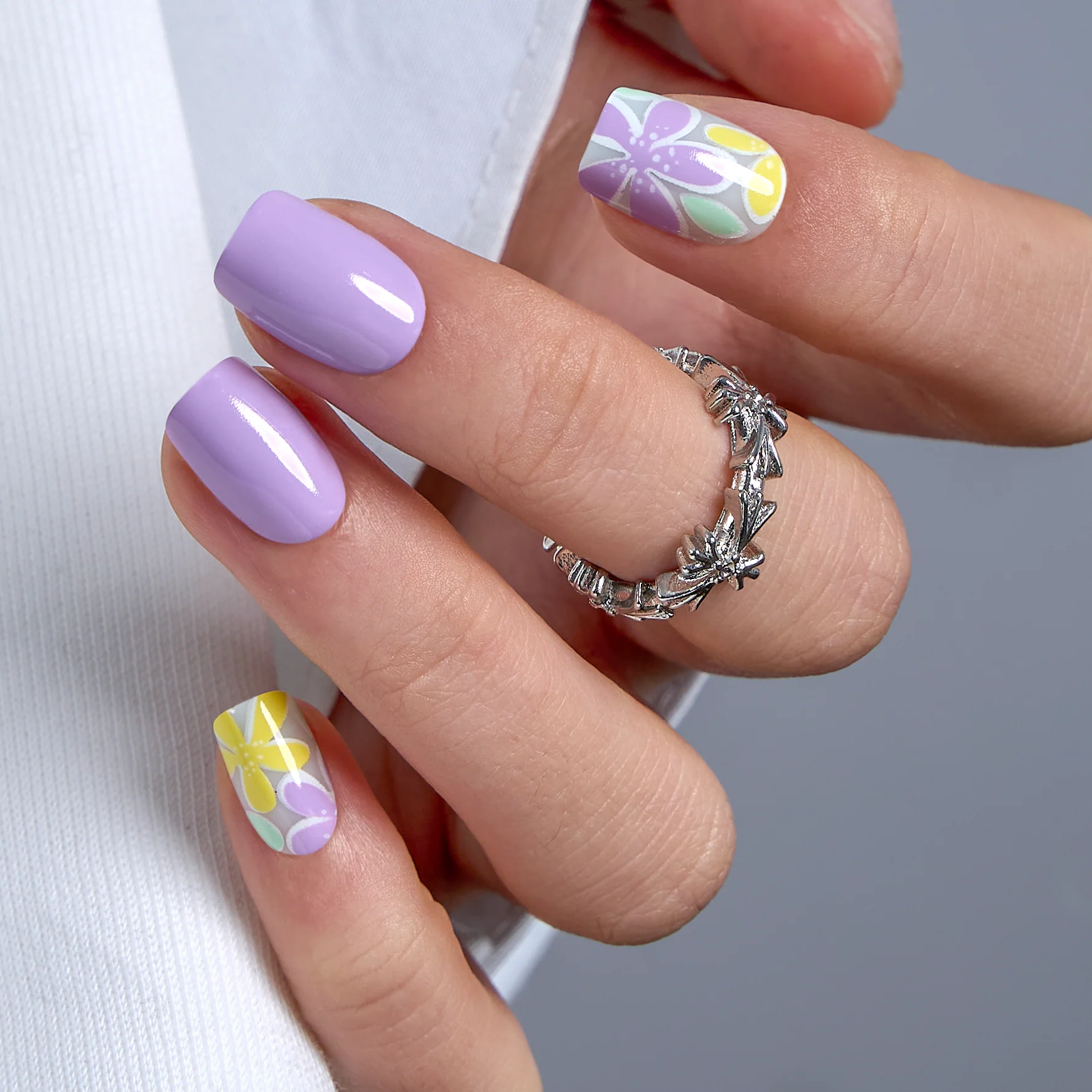 Lilac Floral – S Squoval